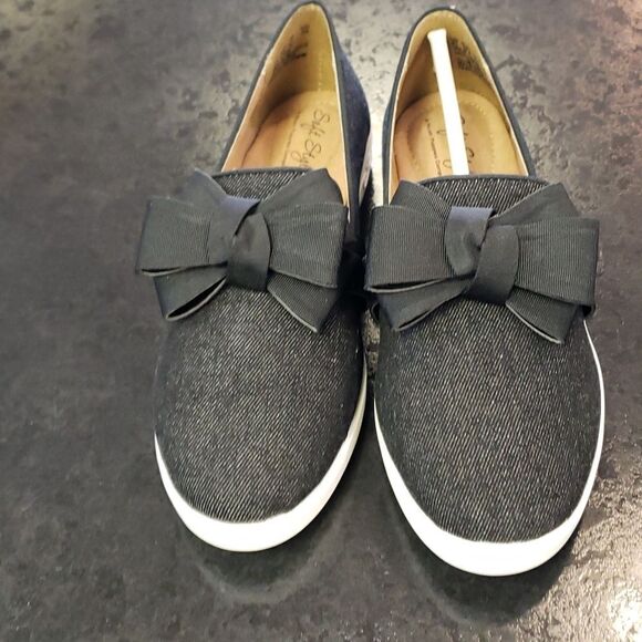 Soft style sneakers  - Picture 1 of 5